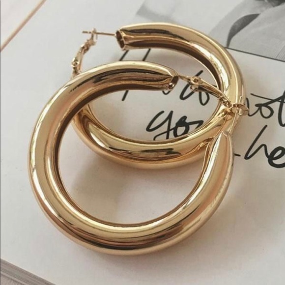 NEW | Super Chic Gold Hoop Earrings - Picture 3 of 8